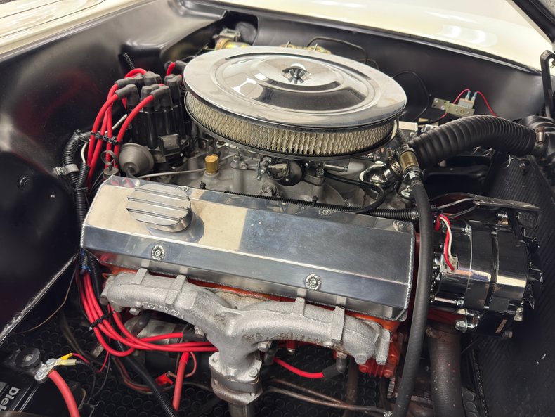 Unknown-Corvette-1953-Ermine-White-Burgundy-7