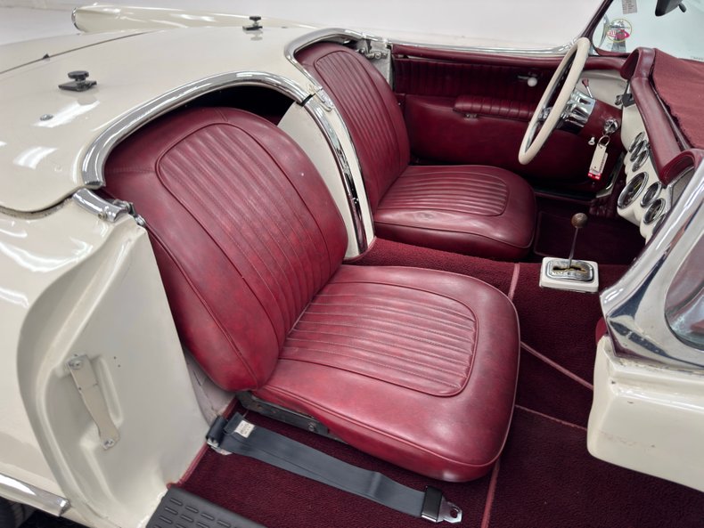 Unknown-Corvette-1953-Ermine-White-Burgundy-9