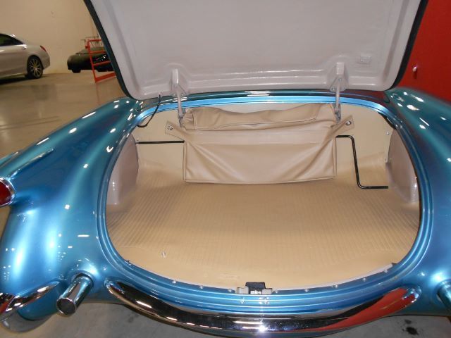Unknown-Corvette-1954-Pennant-Blue-Tan-14