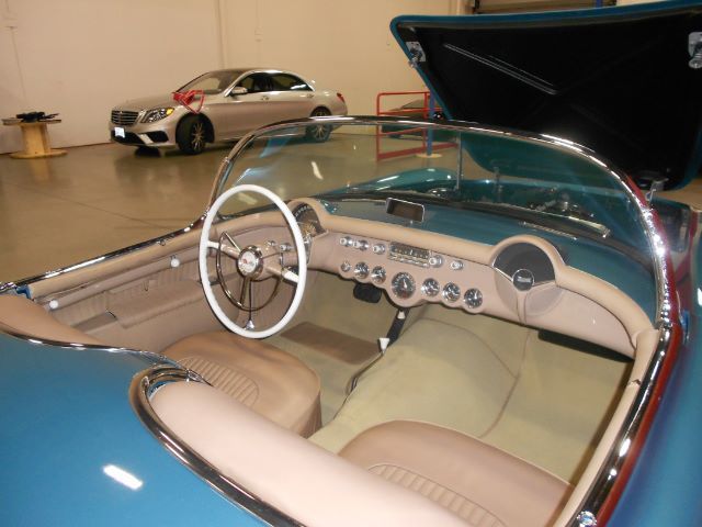 Unknown-Corvette-1954-Pennant-Blue-Tan-15