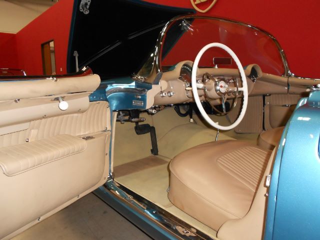 Unknown-Corvette-1954-Pennant-Blue-Tan-16