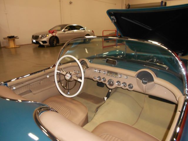 Unknown-Corvette-1954-Pennant-Blue-Tan-17