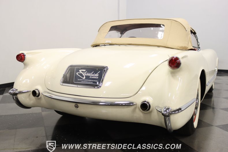Unknown-Corvette-1954-Polo-White-Red-10