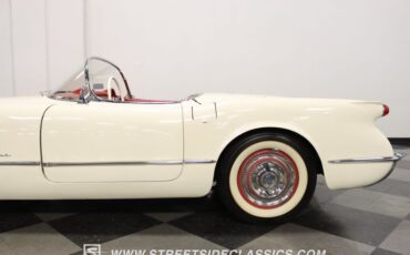 Unknown-Corvette-1954-Polo-White-Red-22