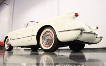 Unknown-Corvette-1954-Polo-White-Red-23
