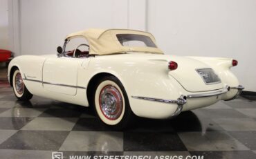Unknown-Corvette-1954-Polo-White-Red-3