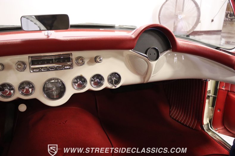 Unknown-Corvette-1954-Polo-White-Red-39
