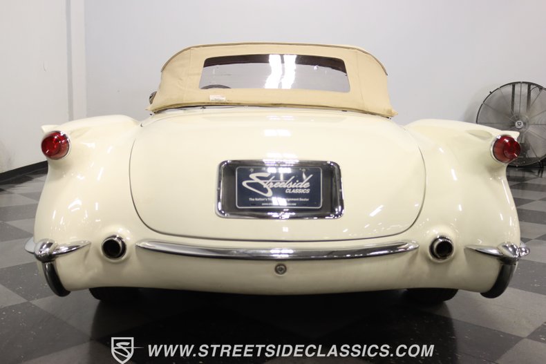 Unknown-Corvette-1954-Polo-White-Red-4