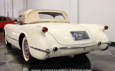 Unknown-Corvette-1954-Polo-White-Red-9