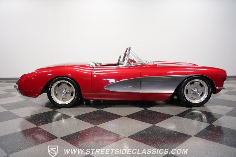 Unknown-Corvette-1957-Metallic-Burgundy-Black-37