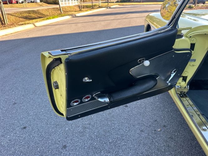Unknown-Corvette-1958-Yellow-Gray-12
