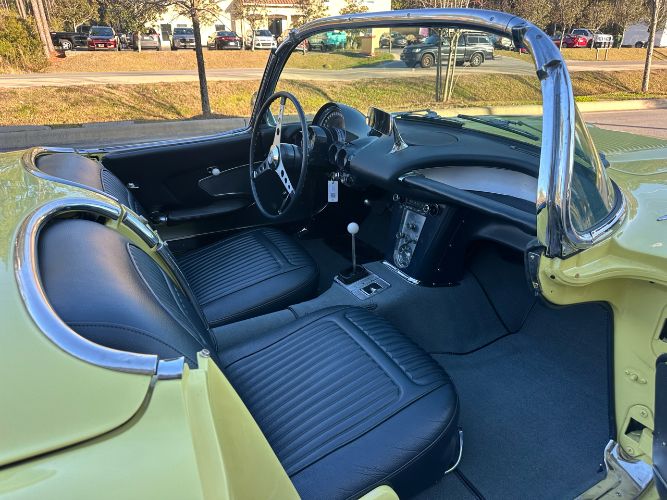 Unknown-Corvette-1958-Yellow-Gray-20