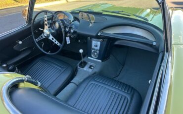 Unknown-Corvette-1958-Yellow-Gray-21
