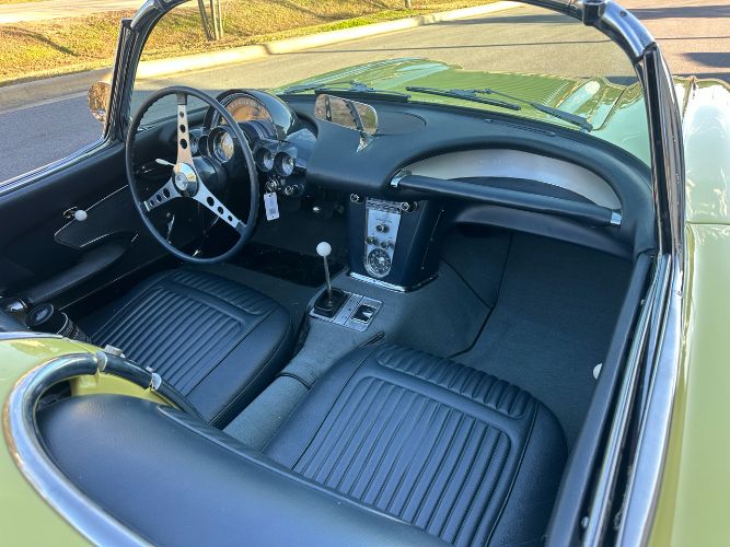 Unknown-Corvette-1958-Yellow-Gray-21