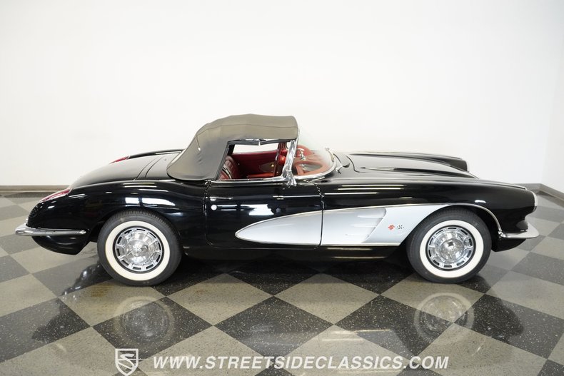 Unknown-Corvette-1959-Black-Red-49