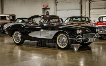 Unknown-Corvette-1961-Black-Red-1