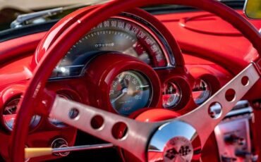 Unknown-Corvette-1961-Black-Red-10