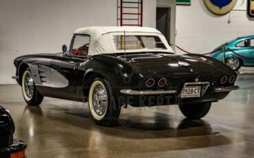 Unknown-Corvette-1961-Black-Red-11