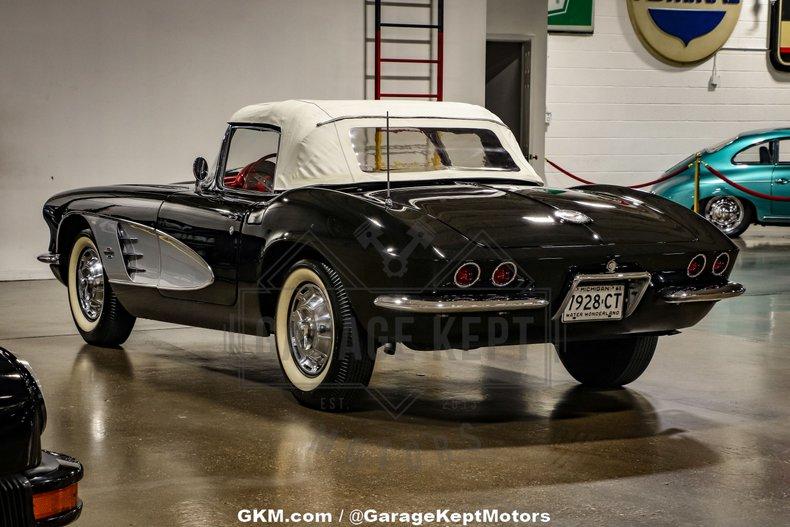 Unknown-Corvette-1961-Black-Red-11
