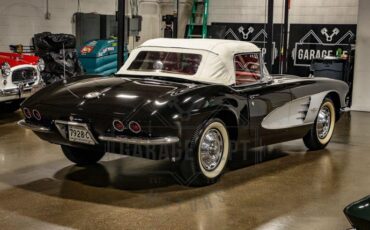 Unknown-Corvette-1961-Black-Red-12