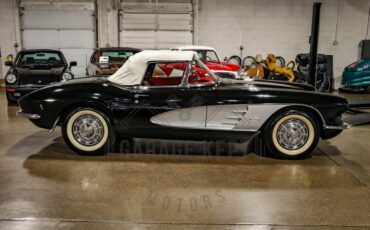 Unknown-Corvette-1961-Black-Red-13