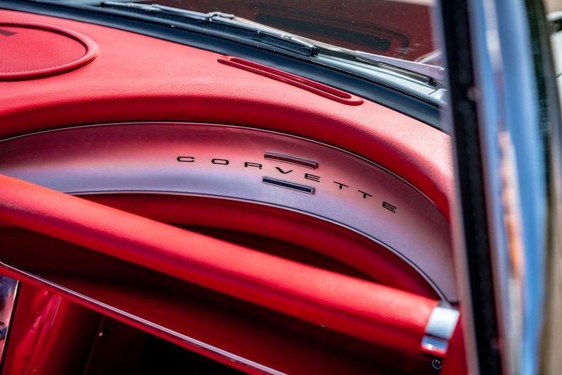 Unknown-Corvette-1961-Black-Red-17