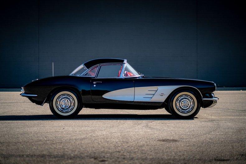 Unknown-Corvette-1961-Black-Red-19