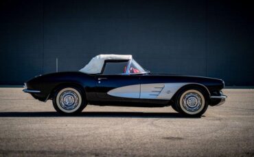 Unknown-Corvette-1961-Black-Red-20