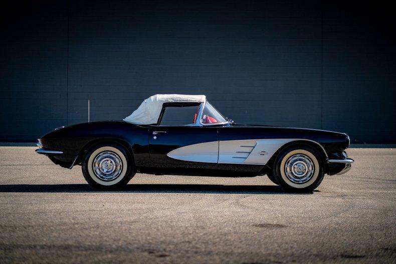 Unknown-Corvette-1961-Black-Red-20