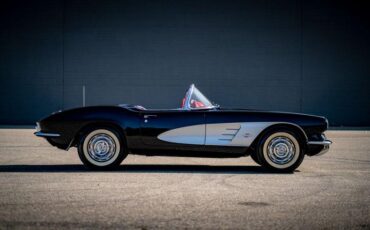 Unknown-Corvette-1961-Black-Red-21