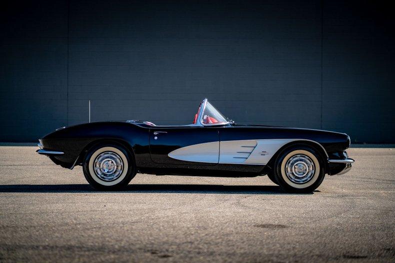 Unknown-Corvette-1961-Black-Red-21