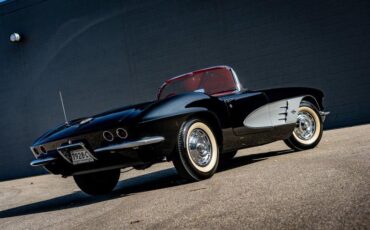 Unknown-Corvette-1961-Black-Red-22