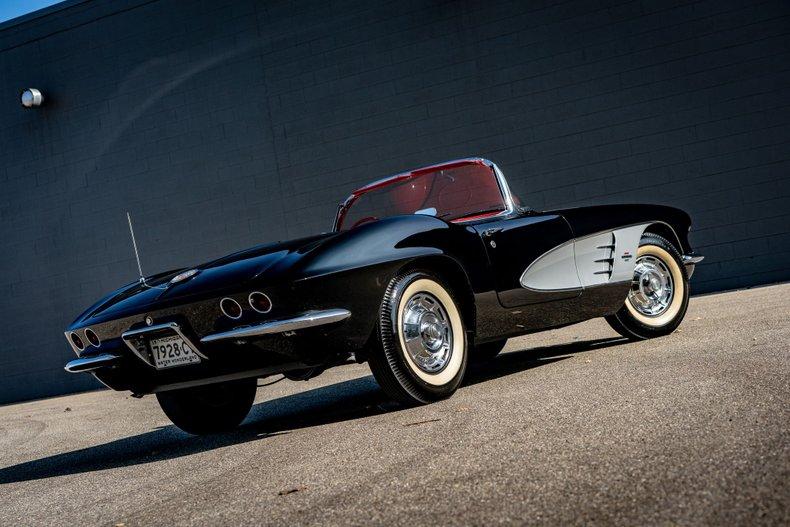 Unknown-Corvette-1961-Black-Red-22