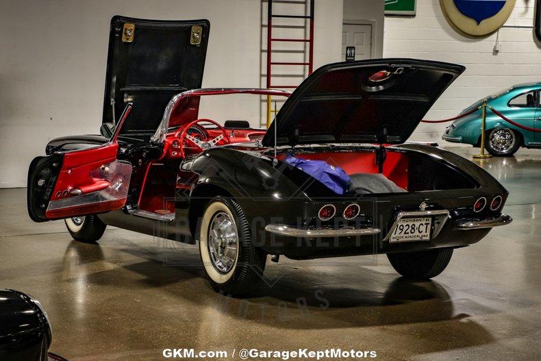 Unknown-Corvette-1961-Black-Red-25