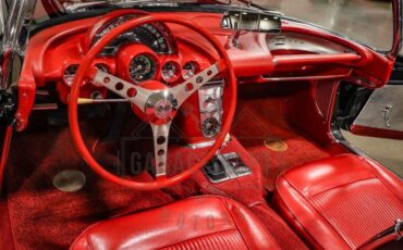 Unknown-Corvette-1961-Black-Red-26