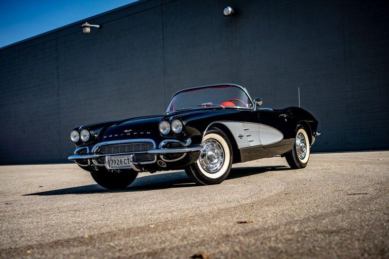 Unknown-Corvette-1961-Black-Red-3