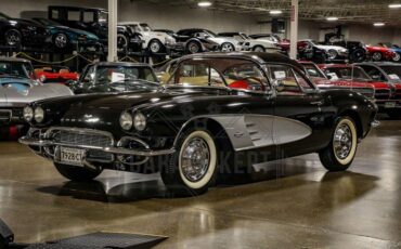 Unknown-Corvette-1961-Black-Red-30