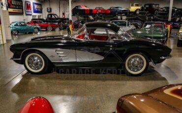 Unknown-Corvette-1961-Black-Red-31