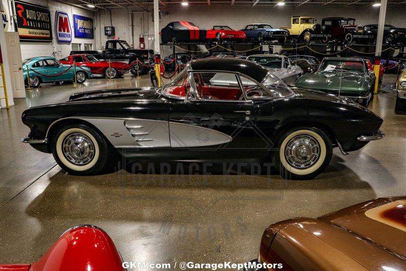 Unknown-Corvette-1961-Black-Red-31