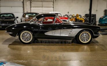 Unknown-Corvette-1961-Black-Red-34