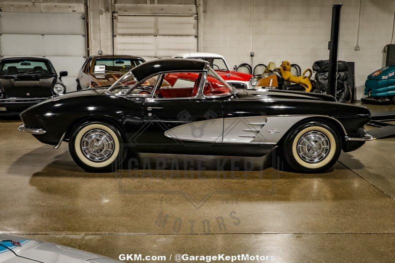 Unknown-Corvette-1961-Black-Red-34