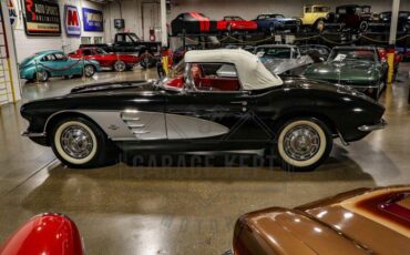 Unknown-Corvette-1961-Black-Red-47