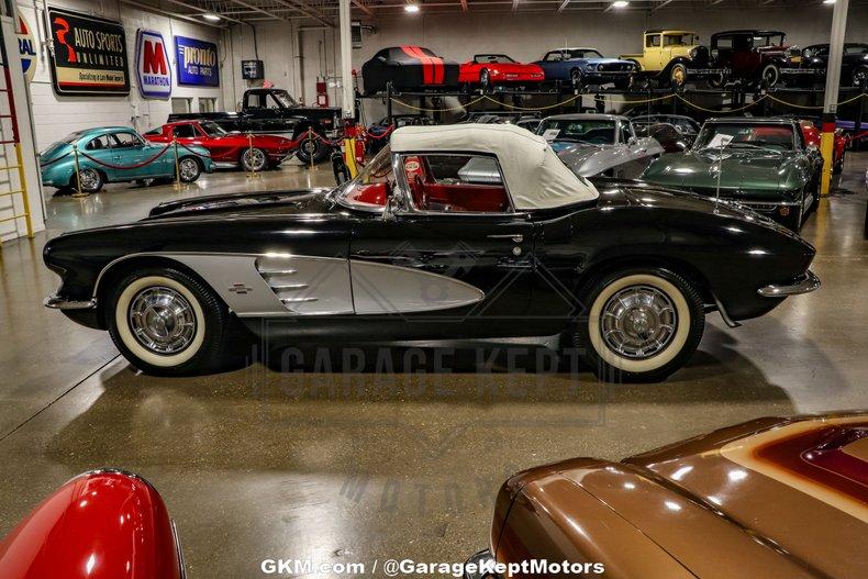 Unknown-Corvette-1961-Black-Red-47