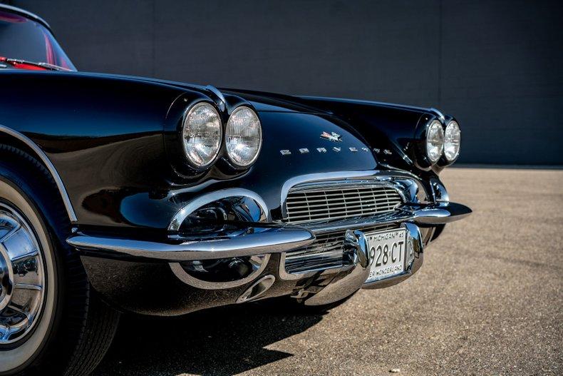 Unknown-Corvette-1961-Black-Red-5