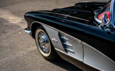 Unknown-Corvette-1961-Black-Red-8