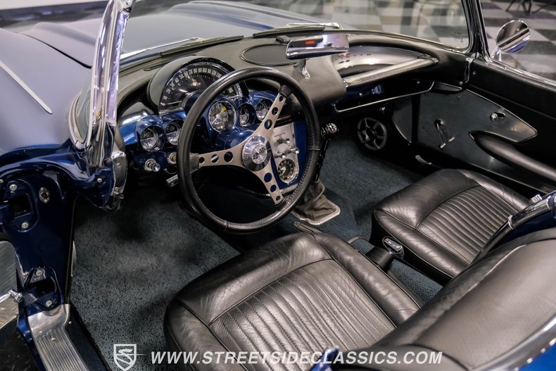 Unknown-Corvette-1961-Lemans-Blue-Black-2