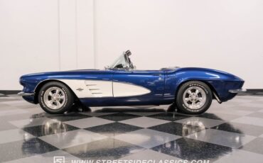 Unknown-Corvette-1961-Lemans-Blue-Black