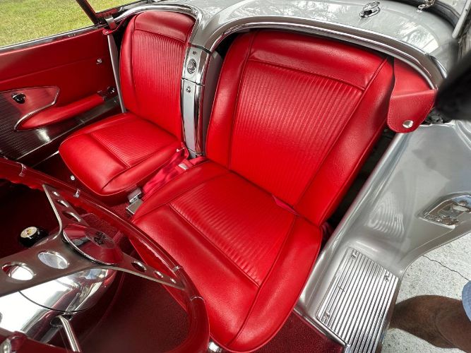 Unknown-Corvette-1961-Metallic-Root-Beer-4