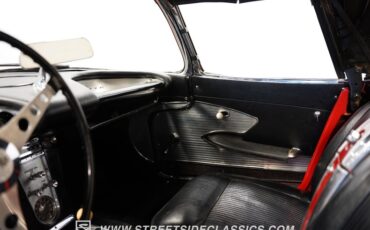Unknown-Corvette-1961-Red-Black-13