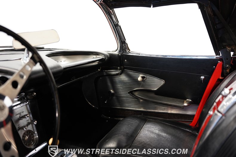 Unknown-Corvette-1961-Red-Black-13